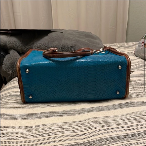 Leather Consula Blue and Green Interior Marfa
Collection Purse - Picture 4 of 7